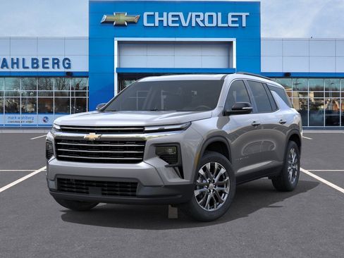 New 2026 Chevrolet Traverse LT w/ Sun and Wheel Package FWD image 30