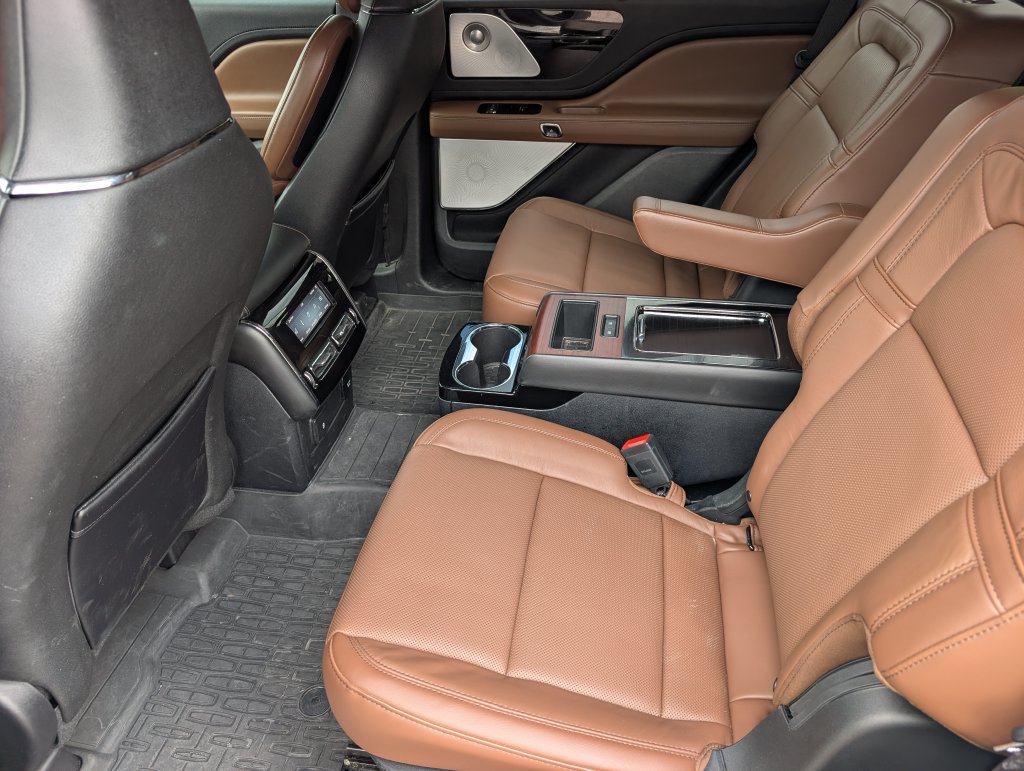 Used 2023 Lincoln Aviator Reserve w/ Equipment Group 201A AWD/4WD image 31