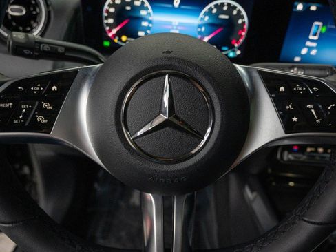 Used 2026 Mercedes-Benz GLB 250 image 21