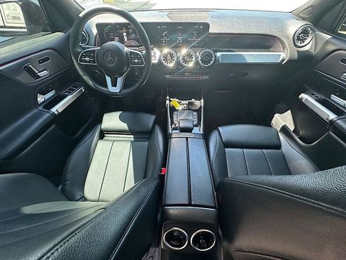 Used 2023 Mercedes-Benz GLB 250 4MATIC image 16