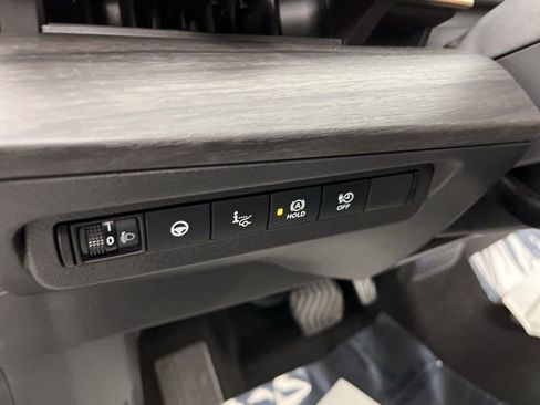 Used 2024 Nissan Ariya AWD image 33