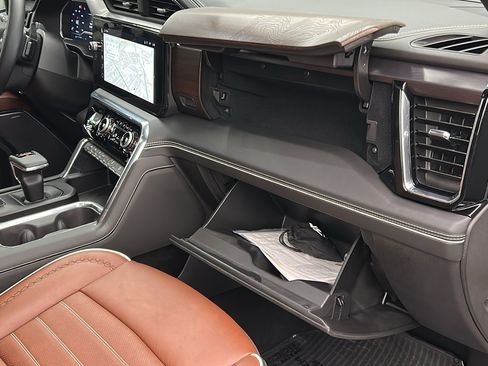Used 2025 GMC Sierra 1500 Denali Ultimate image 40