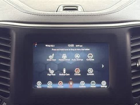 Used 2021 Jeep Cherokee Latitude Plus image 19