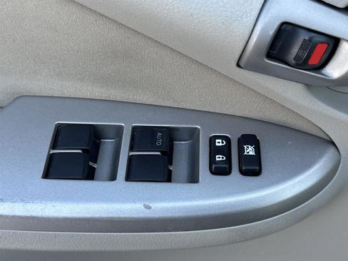 Used 2011 Toyota Corolla LE image 19