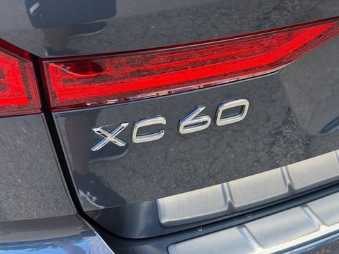 Used 2023 Volvo XC60 B5 Plus w/ Protection Package Premier AWD/4WD image 12