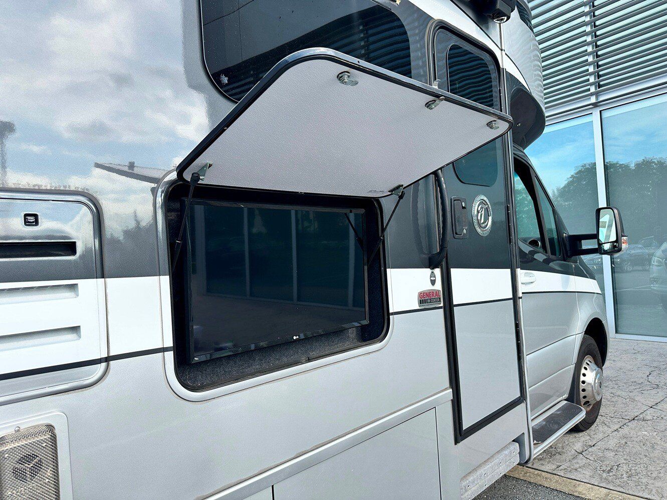 Used 2019 Mercedes-Benz Sprinter 170 image 27