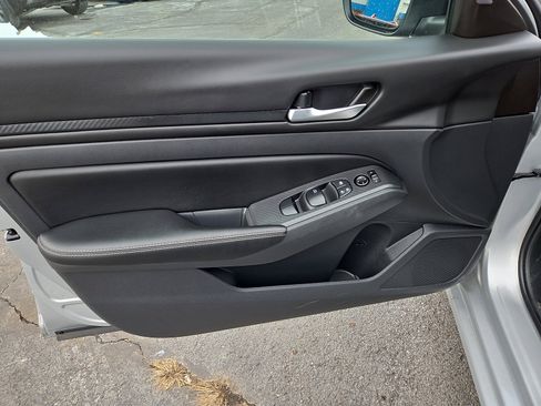 Used 2025 Nissan Altima 2.5 SV image 14