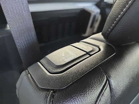 Used 2018 Jeep Wrangler Unlimited Sahara image 94