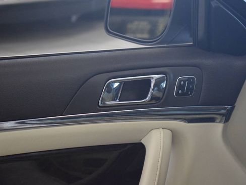 Used 2013 Lincoln MKS AWD image 35