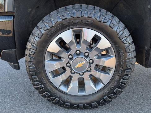 Used 2024 Chevrolet Silverado 2500 Custom w/ Custom Value Package image 13