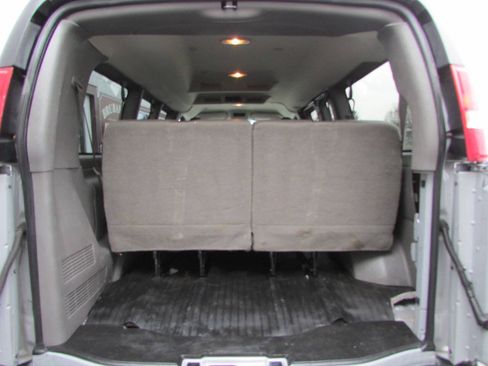 Used 2017 Chevrolet Express 2500 LS RWD image 4