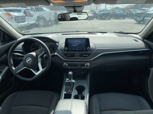 Used 2025 Nissan Altima 2.5 SV FWD image 15