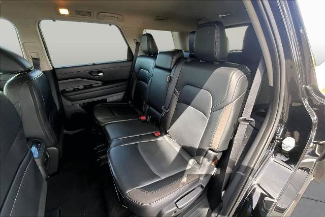 Certified 2024 Nissan Pathfinder SL FWD image 19