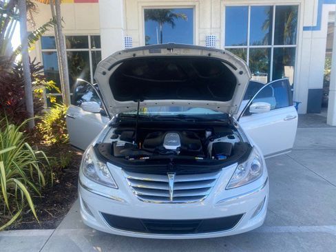 Used 2012 Hyundai Genesis 4.6 image 18