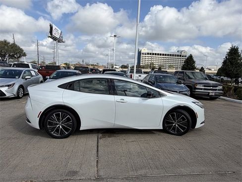 Used 2025 Toyota Prius Limited w/ Limited Premium Package image 4