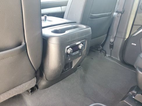 Used 2022 GMC Yukon XL Denali AWD/4WD image 14
