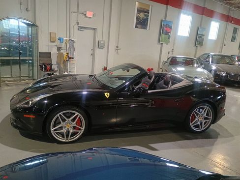 Used 2018 Ferrari California T image 2