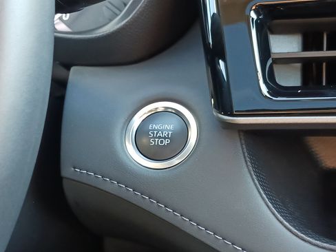 Used 2025 Toyota Highlander XLE image 21