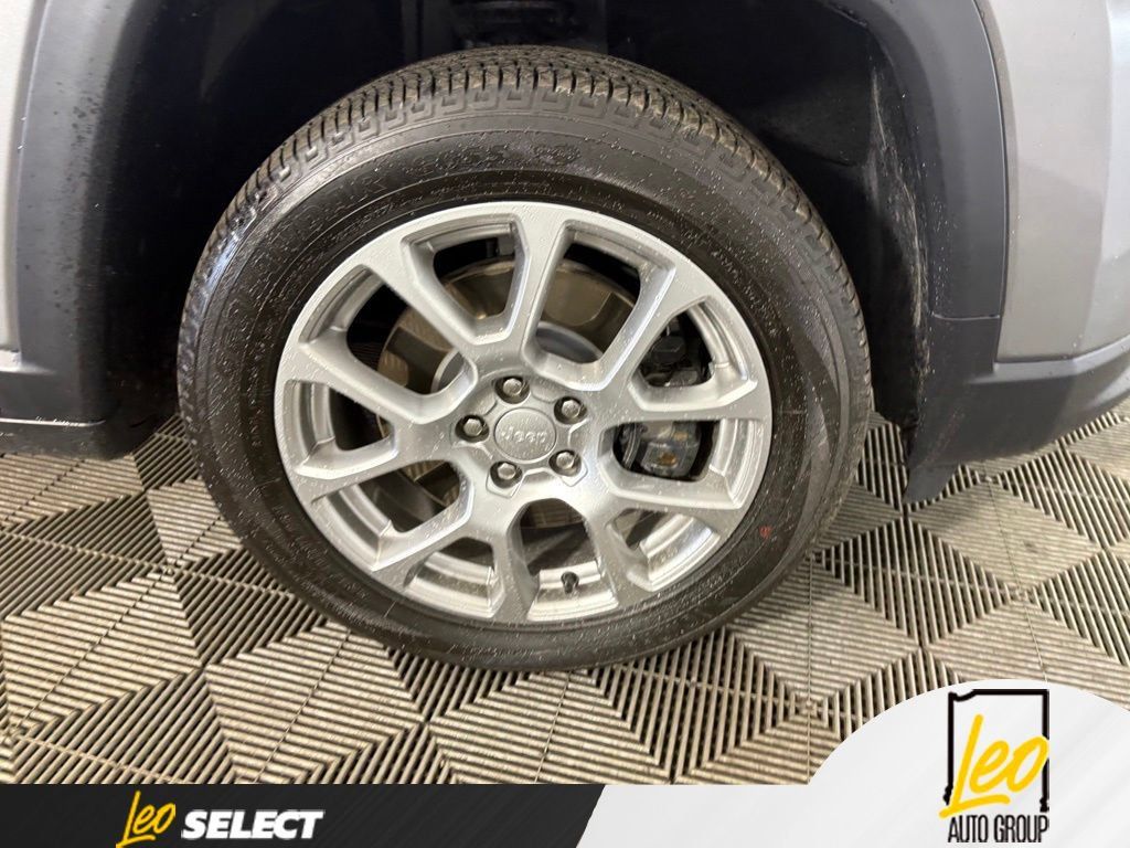 Used 2024 Jeep Compass Latitude AWD/4WD image 23