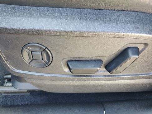 Used 2025 Audi Q5 Premium w/ Convenience Package image 22