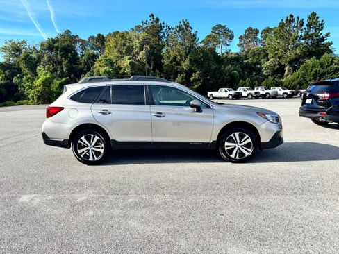 Used 2019 Subaru Outback 2.5i Limited image 4