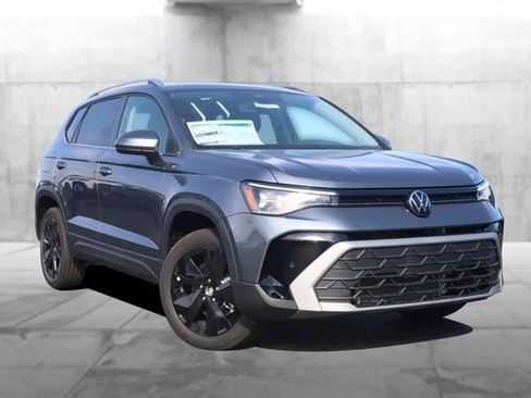 New 2026 Volkswagen Taos SE FWD image 2