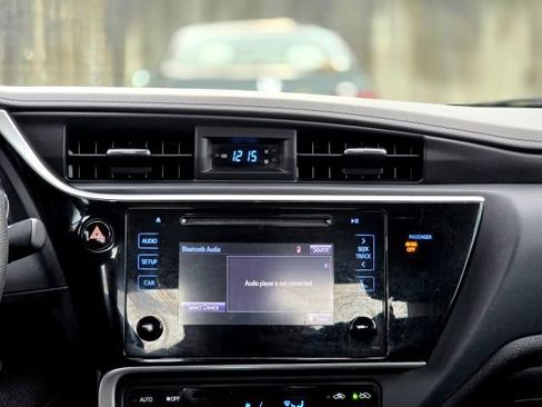 Used 2019 Toyota Corolla LE image 18