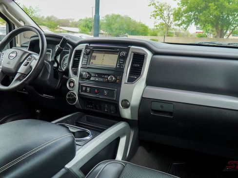 Used 2017 Nissan Titan PRO-4X image 17