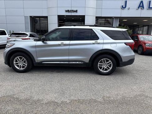 Certified 2025 Ford Explorer Active RWD image 2
