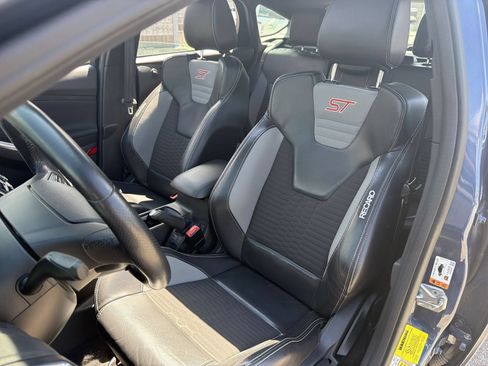 Used 2018 Ford Focus ST w/ Equipment Group 401A FWD image 20
