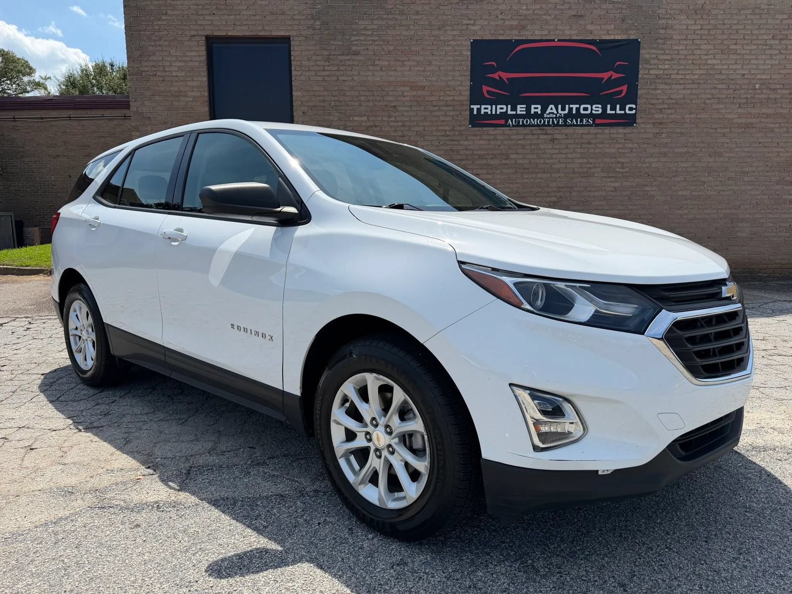 Used 2018 Chevrolet Equinox LS FWD image 2