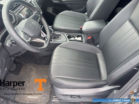 Used 2024 Volkswagen Tiguan SE w/ Panoramic Sunroof Package FWD image 13