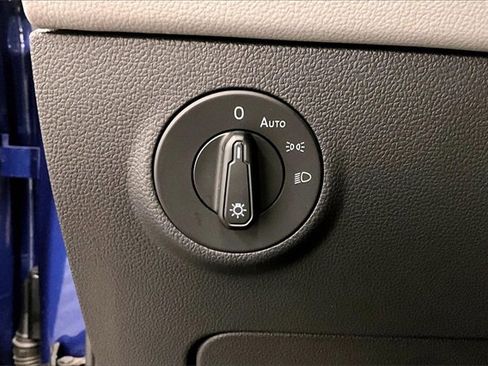 Used 2023 Volkswagen Taos SE w/ Panoramic Sunroof Package image 33