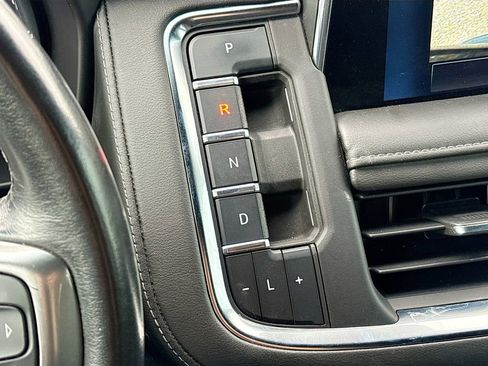 Used 2022 Chevrolet Suburban LT image 17