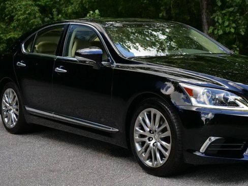 Used 2016 Lexus LS 460 w/ Comfort Package RWD image 56