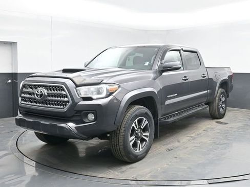 Used 2016 Toyota Tacoma TRD Sport AWD/4WD image 10