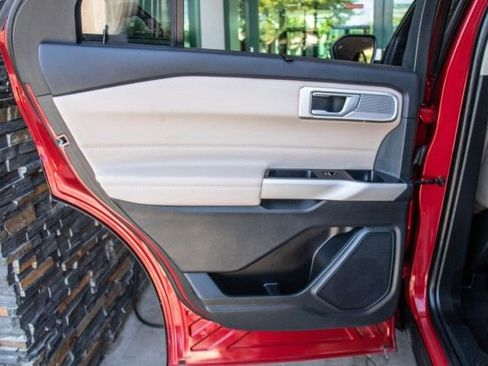 Used 2023 Ford Explorer Limited image 21