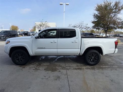 Used 2022 Toyota Tacoma SR5 w/ Technology Package image 3