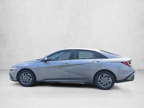 Used 2025 Hyundai Elantra Hybrid FWD image 9