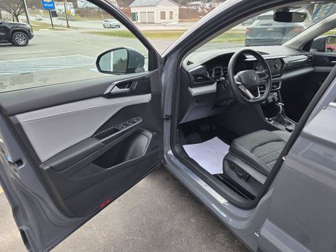 Used 2022 Volkswagen Taos SEL image 11