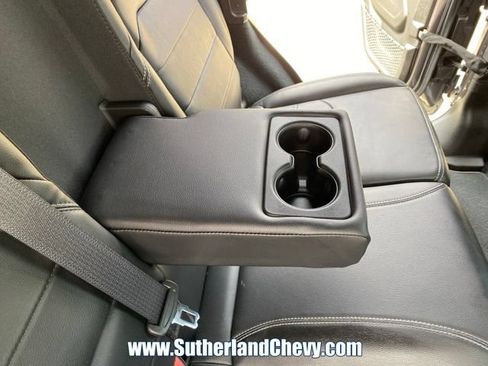Used 2022 Jeep Wrangler Unlimited Sahara AWD/4WD image 41
