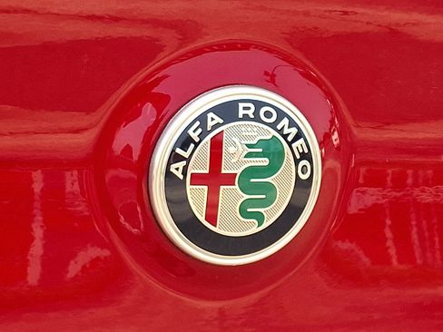 Used 2020 Alfa Romeo Stelvio image 17