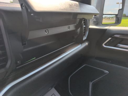Used 2025 Chevrolet Silverado 2500 LT AWD/4WD image 35