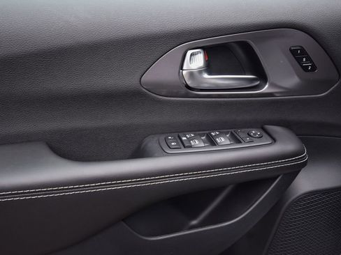 New 2026 Chrysler Pacifica Select w/ S Appearance Package image 28