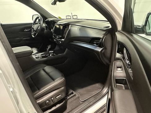 Used 2023 Chevrolet Traverse RS AWD/4WD image 28