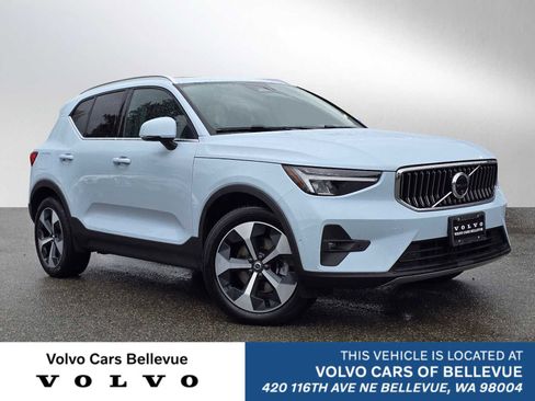 Certified 2025 Volvo XC40 B5 Plus AWD/4WD image 1