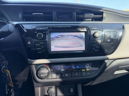 Used 2015 Toyota Corolla LE image 18