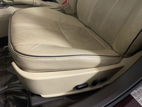 Used 2012 Lincoln MKZ image 7