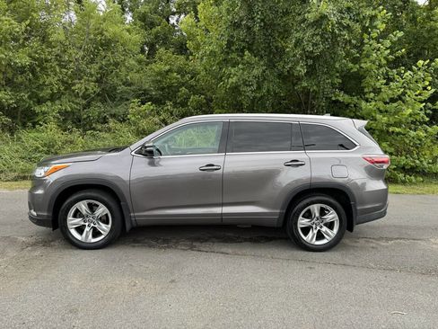 Used 2016 Toyota Highlander Limited image 21