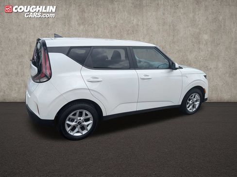 Used 2024 Kia Soul LX w/ Option Group 015 FWD image 8